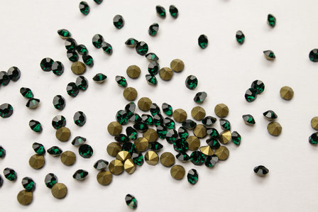 Emerald SS6 Pointed Back Rhinestones 