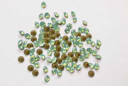 Green Opal SS6 Pointed Back Rhinestones 