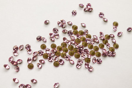 Light Rose SS6 Pointed Back Rhinestones (per 20 stuks)