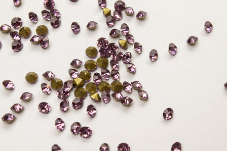 Light Amethyst SS6 Pointed Back Rhinestones