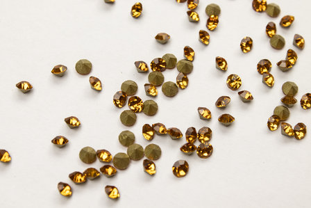 Topaz SS6 Pointed Back Rhinestones 