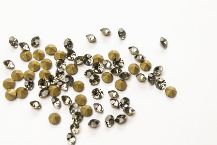 Black Diamond SS10 Pointed Back Rhinestones (per 20 stuks)