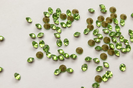 Peridot SS16 Pointed Back Rhinestones 