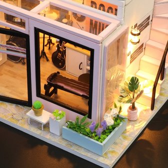 Mini Dollhouse - Muziekstudio - Houguang Studio stoep