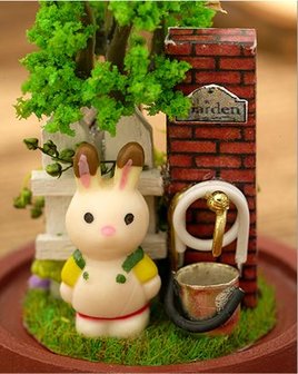 Mini Dollhouse - Mini Stolpje - Garden Corner konijntje bij de pomp
