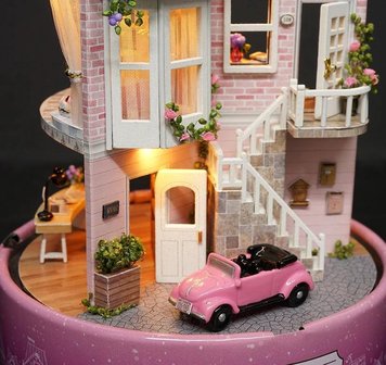 Mini Dollhouse - Draaiende muziekdoos - Meet at the Corner front met auto