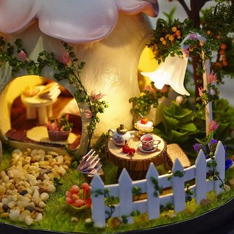 Mini Dollhouse - Together Around Globe - Green Garden tafeltje in de tuin
