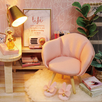 Mini Dollhouse - Appartement - Girlish Dream stoeltje met pantoffeltjes ervoor