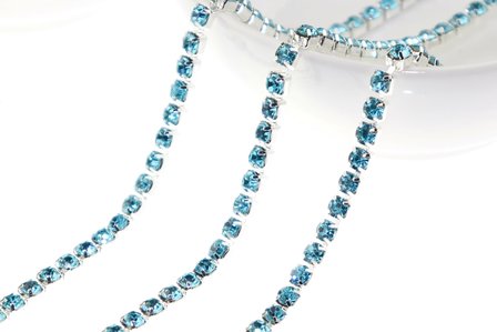 Strassketting 4 mm (SS16) Aquamarine - Silver Cup (per meter)