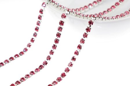 Strassketting 2.8 mm (SS10) Indian Pink - Silver Cup (per meter)