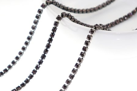 Strassketting 2.8 mm (SS10) Smoked Topaz - Black Cup (per meter)