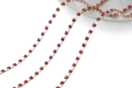 Strassketting 2.8 mm (SS10) Red - Silver Cup (per meter)