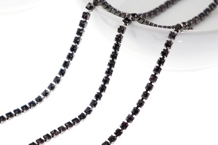 Strassketting 2.8 mm (SS10) Amethyst - Black Cup (per meter)