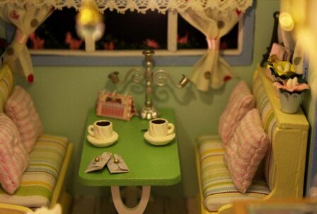 Mini Dollhouse - Caravan - Time Travel dinette