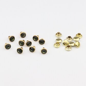 Studs met Strass Black Diamond 6 mm (glas) met goudkleurige cup (SS18)