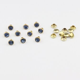Studs met Strass Light Sapphire 6 mm (glas) met goudkleurige cup (SS18) (per 36 stuks)