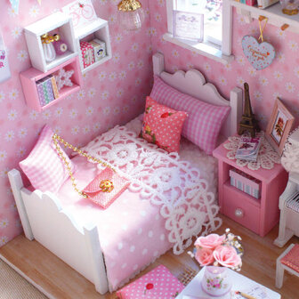 Mini Dollhouse - Roombox&nbsp;- Sunshine Princess bed