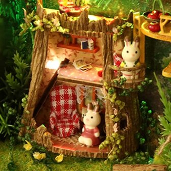 Mini Dollhouse - miniatuur in blik - Forest Rhapsody close-up boomhut