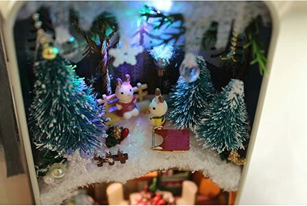 Mini Dollhouse - miniatuur in blik - Snowy Dream met licht