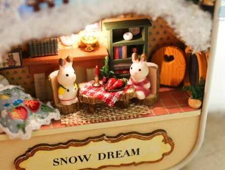 Mini Dollhouse - miniatuur in blik - Snowy Dream konijntjes