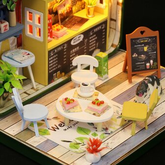 Mini Dollhouse - miniatuur in blik - Summer Theater (13,3x17,4x3,2cm) tafel met stoelen