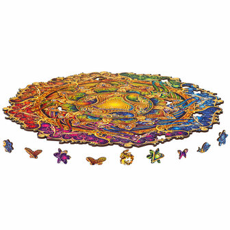Puzzel Inexhausible Abundance Mandala / Onuitputtelijke Overvloed Mandala Royal Size alle stukjes rechtopstaand naast de puzzel