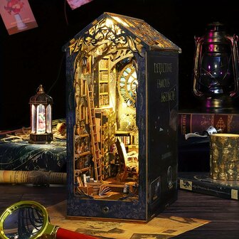 Book Nook - mini 3D wereld - Detective Famous Agency rechter zijkant