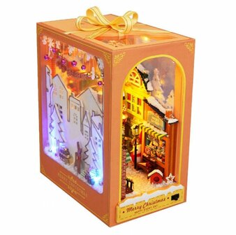 Book Nook - mini 3D wereld - Christmas Fantasy Celebration met witte achtergrond