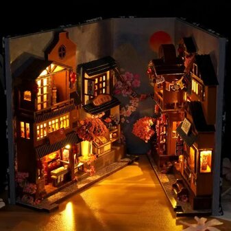 Book Nook - mini 3D wereld - Cherry Blossoms Alley half open