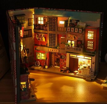 Book Nook - mini 3D wereld - Time Old Alley halve binnenkant
