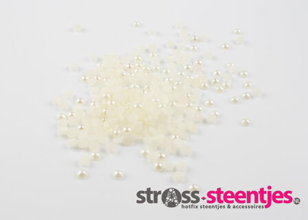 Non-Hotfix Parels Cr&egrave;me 4 mm (SS16) per 10 gram (ca. 570 stuks) met logo
