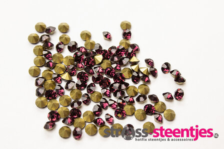 Amethyst SS10 Pointed Back Rhinestones (per 144 stuks) met logo