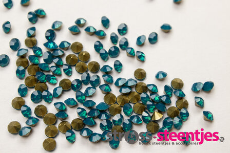 Blue Opal SS16 Pointed Back Rhinestones (per 72 stuks) met logo