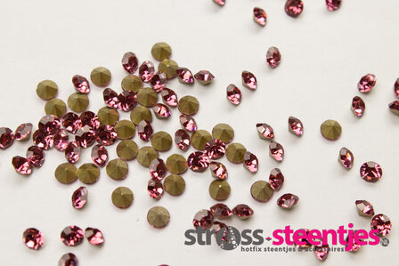 Rose SS16 Pointed Back Rhinestones (per 72 stuks) met logo