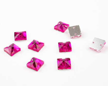 Naaistenen Square Fuchsia (8x8mm) per 9 stuks
