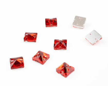 Naaistenen Square Light Siam (8x8mm) per 9 stuks
