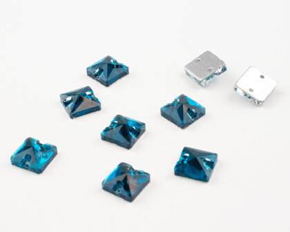 Naaistenen Square Peacock Blue (8x8mm) per 9 stuks