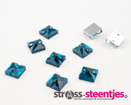 Naaistenen Square Peacock Blue (8x8mm) per 9 stuks met logo