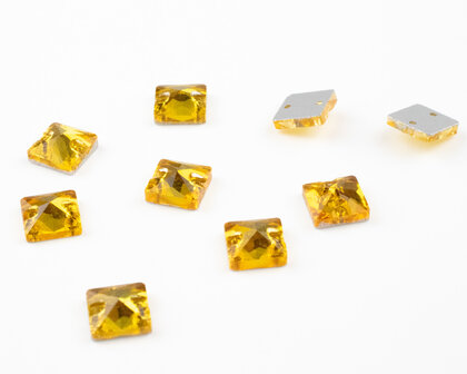 Naaistenen Square Topaz (8x8mm) per 9 stuks