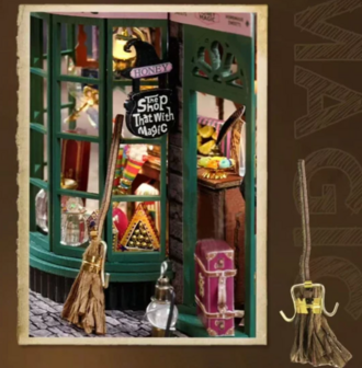 Dream Bottle Series - Magic Shop - Mini Dollhouse detail raam