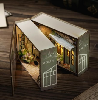 Mini Dollhouse - Molly Garden open