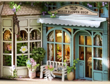 Mini Dollhouse - Molly Garden detail