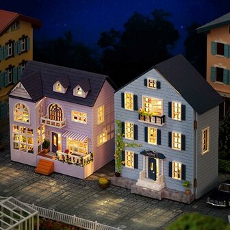 Mini Dollhouse - Villa - Happy House met verlichting aan
