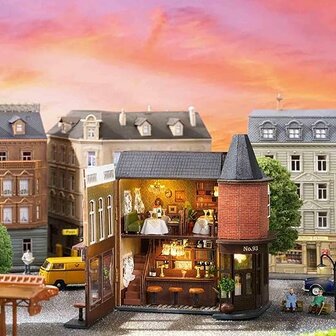 Mini Dollhouse - Corner Restaurant opengeklapt