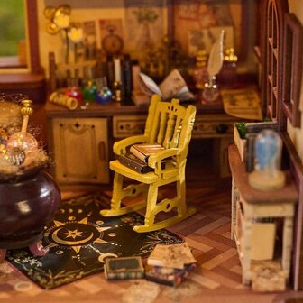 Mini Dollhouse - Huifkar - Entropy&#039;s Flow detail met schommelstoel
