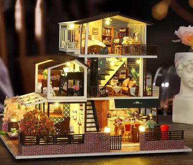 Mini Dollhouse - Villa - Romantic  met verlichting aan