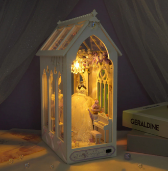 Book Nook - mini 3D wereld - The Fragrance of Eternity in het donker