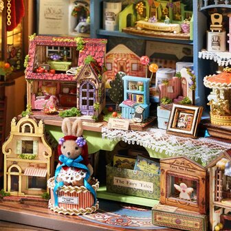 Mini Dollhouse - Shop - Fairy Tale Wonderhouse detail poppenhuisjes in de winkel