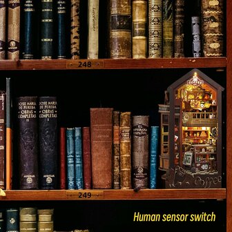Book Nook - mini 3D wereld - Maggic Coffee detail boekenkast