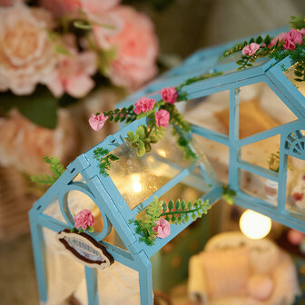 Zelfbouw Mini Dollhouse - tuinkamer - Floral Reverie - inkijkje door het dak 